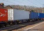 Sechsachsige Drehgestell-Gelenk-Containertragwagen-Einheit, 37 80 4980 133-5 D-ERR, der Gattung Sggrss 1 (80´), der ERR European Rail Rent GmbH (Duisburg), am 25.03.2022 im Zugverband bei der