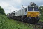 Bei Duisburg Sittarderberg zieht ECR 077 040 der t�glich fahrender Stahlzug nach das n�he Stahlwerk am 12 Mai 2026.