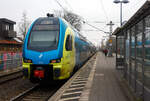 Der sechsteilige Doppelstocktriebwagen Stadler KISS (160) - ET 610 (94 80 0445 010-2 D-WFB ff.) der WestfalenBahn erreicht am kalten 21 Januar 2025, als RE 60 „Ems-Leine-Express“