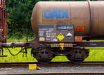 Detailbild der Anschiftentafel am Drehgestell-Kesselwagen für Salpetersäure (>97%), der Gattung Zacs, registriert als 33 80 7868 687-4 D-GATXD der GATX Rail Germany GmbH am 24.08.2023 in