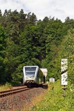Stadler GTW 2/6 der Hellertalbahn hat am 03.07.2012 gerade den Alsdorfertunnel verlassen. Er fhrt die Strecke Betzdorf-Herdorf-Haiger-Dillenburg, auf der KBS 462 (Hellertalbahn).