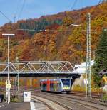 
Während wir am 01.11.2015 im Bahnhof Dillenburg auf unseren Zug nach Gießen warten, fährt der VT 117 (95 80 0946 417-2  D-HEB/95 80 0646 417-5 D-HEB/95 80 0946 917-1 D-HEB) ein Stadler GTW 2/6 der HellertalBahn, als RB 96  Hellertalbahn  bzw. in Hessen (Rhein-Main-Verkehrsverbund) geführt als RB 41, wieder via Herdorf in Richtung Betzdorf/Sieg los.