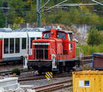 Nochmal digital gezoomt, die an die HERING Bahnbau GmbH (Burbach-Holzhausen) vermietete 364 869-8 (98 80 3364 869-8 D-BEG), eine V 60 - leichte Ausführung mit Funkfernsteuerung der BEG -