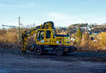 Der Liebherr A 900 C ZW Li / 1031 Zweiwegebagger mit Vier-Punkt-Abstützung, der Hering Bau GmbH und Co.