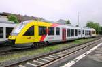 hlb-hessische-landesbahn-2/561392/hlb-vt-272-steht-am-verregneten HLB VT 272 steht am verregneten 1 Juni 2013 in Fulda.