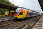 
Der fünfteilige Stadler Flirt 429 549 / 429 049 der HLB (Hessischen Landesbahn) als RE 99 (Main-Sieg-Express) Frankfurt(Main)Hbf - Gießen - Siegen (Umlauf HLB24956) hat am 01.10.2017 den Bahnhof Dillenburg erreicht.