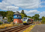 hlb-hessische-landesbahn-2/664863/der-stadler-gtw-26-hlb-129 
Der Stadler GTW 2/6 HLB 129 bzw. VT 526 129 (95 80 0946 429-7 D-HEB / 95 80 0646 429-0 D-HEB / 95 80 0946 929-6 D-HEB) der HLB (Hessische Landesbahn GmbH) fährt am 07.07.2019 von Westerburg, als RB 90 'Westerwald-Sieg-Bahn', weiter nach Limburg (Lahn).

Links das Stellwerk Westerburg Ws (Süd).
