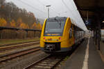 Nun hat der VT 505 (95 80 1648 105-2 D-HEB / 95 80 1648 605-1 D-HEB) der HLB (Hessische Landesbahn GmbH), ein Alstom Coradia LINT 41 der neuen Generation am 12.11.2021, als RB 96  Hellertalbahn 