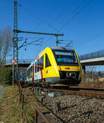 Der VT 256 ein Alstom Coradia LINT 41 der HLB (Hessische Landesbahn) fährt am 23.03.2022, als RB 93  Rothaarbahn  (Betzdorf - Siegen - Kreuztal - Bad Berleburg), von Betzdorf/Sieg weiter in Richtung Siegen.