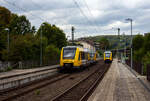 Zugbegegnung Dieseltriebwagen der HLB (Hessische Landesbahn GmbH) der Linie RB 93  Rothaarbahn  (Betzdorf – Siegen – Bad Berleburg) am 20 August 2024 im Bahnhof Kirchen (Sieg). Links der VT 504(95 80 1648 104-5 D-HEB / 95 80 1648 604-4 D-HEB), ein Alstom Coradia LINT 41 der neuen Generation, der Linie nach Betzdorf (Sieg). Rechts der VT 210 95 80 0640 110-2 D-HEB), ein Alstom Coradia LINT 27, der Linie nach Bad Berleburg.

Der VT 504 (LINT 41) wurde von ALSTOM Transport Deutschland GmbH (vormals LHB) in Salzgitter-Watenstedt unter der Fabriknummer D041418-004 gebaut und im Juli 2015 n die HLB für den Standort Siegen ausgeliefert. Der VT 210 (LINT 27) wurde 2004 von ALSTOM Transport Deutschland GmbH (vormals LHB) in Salzgitter-Watenstedt unter der Fabriknummer 1187-010 für die vectus Verkehrsgesellschaft mbH gebaut, mit dem Fahrplanwechsel am 14.12.2014 wurden alle Fahrzeuge der vectus nun Eigentum der HLB.
