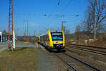Zwei gekuppelte Dieseltriebzüge vom Typ Alstom Coradia LINT 41 und 27, der HLB (Hessische Landesbahn GmbH), erreichen am 12 April 2025, als RB 95  Sieg-Dill-Bahn  (Siegen - Dillenburg) den Hp
