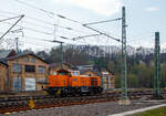 Die KSW 44 (92 80 1271 004-4 D-KSW) die MaK G 1000 BB der KSW (Kreisbahn Siegen-Wittgenstein) fährt am 29.04.2021 nach dem Umsetzen, als Lz von Betzdorf (Sieg) nach Herdorf.