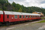 Der ex MITROPA Schlafwagen DR 51 50 70-40 147-3 der Gattung WLAB 7041 vom Zughotel Wolkenstein (Erzgebirge), hier am 26 August 2013.