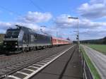 185 552 zieht ein RE Frankfurt/Main durch Th�ngersheim.