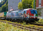 mrce-mitsui-rail-capital-europe-gmbh/745287/die-an-die-tx-logistik-ag Die an die TX Logistik AG vermietete Siemens Vectron MS X4 E - 640 (mit Werbung -Connected by Rail-) bzw. 193 640 (91 80 6193 640-0 D-DISPO) der MRCE Dispolok GmbH (München) fährt am 02.09.2020, mit einem KLV-Zug, auf der Linken Rheinstrecke durch Koblenz-Oberwerth in Richtung Köln. Im Hintergrund die Koblenzer Brauerei (früher Königsbacher Brauerei).

Die Siemens Vectron MS - 6.4 MW wurde 2016 von Siemens in München-Allach unter der Fabriknummer 22164 gebaut. Sie hat die Zulassungen für Deutschland, Österreich und Italien , sie hat eine Höchstgeschwindigkeit von 160 km/h.