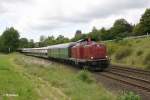V100 2335 mit DbZ92208 �berf�hrung von SVT 137 856 von Donauw�rth - Delitzsch bei Neusorg.