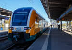 Der vierteiliger Siemens Desiro HC 3462 130-0 der ODEG (Ostdeutsche Eisenbahn GmbH) steht am 22 April 2022, als RE 50 nach Neustrelitz Hbf, im Hauptbahnhof Rostock zur Abfahrt bereit.