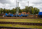 Ein 'Sonderling' der sechsachsige Schwertransport-Gelenkwagen 37 80 4608 001-6 D-PRESS der Gattung Scmmrs 123 der PRESS - Eisenbahn-Bau- und Betriebsgesellschaft Pressnitztalbahn mbH ist am 24 September 2026 beim Bahnhof Stendal abgestellt. 

Der W ...