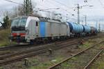 RailPool/KRE 193 143 zieht ein Kesselwagenzug aus Emmerich in die Niederlande am 16 März 2024.