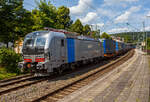 Die fast fabrikneue an die ecco-rail GmbH vermietete SIEMENS Vectron MS 6193 169 (91 80 6193 169-0 D-Rpool) der Railpool GmbH (München) fährt am 18 Juli 2024 mit einem KLV-Zug / LKW Walter