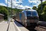 Die an die TX Logistik AG, Troisdorf  (zur Mercitalia Group geh�rend) vermietete SIEMENS Vectron MS 6193 124 (91 80 6193 124-5 D-Rpool) der Railpool GmbH (M�nchen) f�hrt am 09 Juni 2026 mit einem