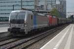 DTF 193 182 zieht ein Erzzug mit Innofreightwagen durch Tilburg nach Venlo, K�ln und Villingen am 8 Mai 2026.