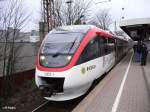 1003-1 wartet als S28 Mettmann-Stadtwald in D�sseldorf-V�lklingerstrasse auf die weiterfahrt.