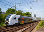 
Zwei gekuppelte vierteilige Siemens Desiro HC (462 017 und 462 019) des RRX Rhein-Ruhr-Express (betrieben vom der National Express) fahren am 01.06.2019 in den Bahnhof Köln Messe/Deutz ein. 

Die Triebzüge sind laut den NVR-Nummern (94 80 0462 xxx-x D-SDEHC) im Eigentum von Siemens. Siemens Mobility ist auch für die Instandhaltung der Fahrzeuge zuständig. Dafür wurde in Dortmund-Eving ein Instandhaltungswerk (Rail Service Center) errichtet, es wurde am 5. September 2018 in Betrieb genommen. Neben der Werkstatt verfügt es auch über eine Außenreinigungsanlage.

Der dem RRX zu Grunde liegende Verkehrsvertrag wurde, mit einem geschätzten Volumen von zwei Milliarden Euro, europaweit ausgeschrieben. Der Zuschlag ging an die beiden folgenden Unternehmen:
Abellio Rail NRW hat Los 1 mit den Linien RE 1 und RE 11 gewonnen,
National Express wird die Lose 2 und 3 mit den Linien RE 4, RE 5 und RE 6 betreiben, dafür werden dem Unternehmen bis Dezember 2020 inklusive Betriebsreserve 52 Fahrzeuge zur Verfügung gestellt.

Die Deutsche Bahn begründet ihre Niederlage im Wettbewerb mit höheren Lohnkosten, die zehn Prozent über denen der Konkurrenz lägen. Laut Angaben des VRR hätten die Konkurrenten jedoch vor allen Dingen bei Verwaltungs- und Energiekosten gepunktet. Mit der Vergabe wird der Marktanteil der Deutschen Bahn im Regionalverkehr Nordrhein-Westfalens voraussichtlich auf unter 50 Prozent sinken.