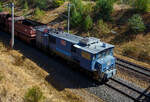 Die Tagebaulokomotive Adtranz - EL 2000 – 510 der RWE Power AG (ex Rheinbraun) kommt am 12 August 2026 bei Kerpen-Buir auf der Hambachbahn mit einen Braunkohle Selbstentladewagen Leerzug, von