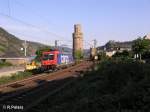 482 042-9 verl�sst Oberwesel mit ein Containerzug richtung Koblenz.