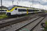 SWEG 563 026 oder 126 steht am Abend von 18 mai 2026 in Offenburg. Auf die Nase steht 563 126; links unten jedoch 563 126 -vielleicht eine kleine Identit�tskrise dieser Triebzug? 