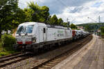 Die „weie“ an die TX Logistik AG (Bad Honnef) vermietete SIEMENS Vectron MS 193 597  I do the Job of 40 Trucks  (91 80 6193 597-2 D-ATLU) der Alpha Trains Luxembourg s..r.l.