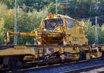 
Detailbild des ROBEL Schienenmanipulator SLW1 zur Schienenzugladeeinrichtung SILAD 40.61, Schweres Nebenfahrzeug Nr. D-VMRS 9980 9511 008-1, ex 97 30 08 901 57-9, der Vossloh Mobile Rail Services GmbH, abgestellt am 12.10.2019 im Rbf  Betzdorf/Sieg. 