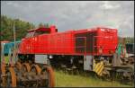 TWE V 1001-130 steht auf dem Au�engel�nde vor der Schiebeb�hne auf Rollb�cken, die eigenen Drehgestelle fehlen (gesehen Tag der offenen T�r NETINERA Bahnwerk Neustrelitz 17.06.2011)