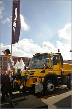 InnoTrans 2016 in Berlin: Auf Basis des neuen Unimog U 423 hat die Firma Zagro ein Rangierfahrzeug für Anhängelasten bis 1000t entwickelt. Das Fahrzeug weist permanenten Allradantrieb auf, Wandlerschaltkupplung, Waggonbremsanlage, Funkfernbedienung. Es zeichnet sich sich durch geringen Kraftstoffverbrauch und geriner Betriebskosten aus.
