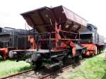 Schotterwagen Mainz 2027 Dresden 1624 im Bw Dresden Altatdt am 17.04.2015.