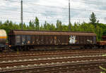 Ein recht langer vierachsiger großräumiger Drehgestell-Schiebewandwagen, 31 80 277 7 022-7 D-DB, der Gattung Habbills 346, der DB Cargo AG ist am 18.06.2017 im Gbf Koblenz-Lützel