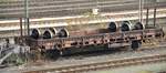 gattung-k-flachwagen-in-regelbauart-mit-zwei-radsaetzen/789830/flachwagen-db-kbs-443-mit-antriebsachsen Flachwagen DB Kbs 443 mit Antriebsachsen von Triebwagen beladen in Ulm am 18.11.2010.