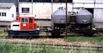 OWA (Odenwald Faserplattenwerk OWA) Diesel-Rangierlok mit Silowagen 910 8 347-4 UCS 909, Odenwald am 06.06.1979.