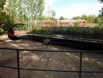 Naturschutzgebiet im Naturpark Berlin Südgelände in Berlin, der ehemalige Verschiebebahnhof Tempelhof. Zu sehen ist die Drehscheibe und im Hintergrund auf den Ferngleisen fährt ein Doppelstockzug mit Zeil Berlin Hbf durch, am 05.09.2018.