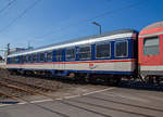 Am 24.03.2021 fährt ein National Express Personenzug durch Niederschelden, hier passiert er gerade den Bü 343 (Km 112,183 der Siegstrecke KBS 460).