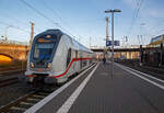 Pünktlich erreicht Steuerwagen voraus der IC2 (Garnitur IC 4881) am 15.12.2022, als IC 2227 (Münster - Siegen - Friedberg/Hessen) den Hauptbahnhof Siegen, wegen Bauarbeiten enden bzw.
