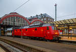   Die DSB ME 1521 (92 86 0001 521-0 DK-DSB) steht am 22.03.2019, als Schublok mit einem Doppelstock-Regionalzug, im Hauptbahnhof Kopenhagen (Kbenhavns Hovedbanegrd) zur Abfahrt bereit.