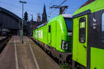 Die an die FlixTrain GmbH (München) vermietete SIEMENS Vectron AC 193 437 (91 80 6193 437-1 D-ELOC) der ELL - European Locomotive Leasing (Wien) fährt am 18 Juni 2025 mit dem FlixTrain FLX 1233 (Köln Hbf nach Berlin Hbf) in den Hauptba ...