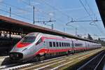 ETR 600, Pendolino, in alter Farbgebung, kommt am Bahnsteig in Verona Porta Nuova zum stehen. 09.05.2025