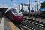 Hochgeschwindigkeitszug Italo ETR 675 07, hält im Bahnhof von Ferrara. 08.05.2025