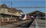 Das künftige Erscheinungsbild von Lyria: Als TGV Lyria Zugspaar 9773/9778 von Paris nach Lausanne (via Genève) und Zurück unterwegs, verlässt der TGV 4720 mit den Triebköpfen