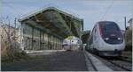 Der inoui TGV 6504 wartet in der Zugsausgangsstation Evian les Bains auf die Abfahrt nach Paris Gare de Lyon um 13:18. Der Zug bestehend aus dem Euroduplex Rame 804.

12. Februar 2022