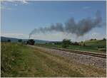 Die Lokomotive ex DR 52 8163-9 dampft durch die Landschaft des Jura bei Le Touillon.
(15.07.2023)
