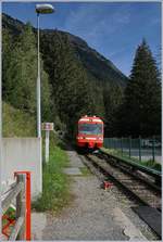 Ein SNCF Z 800 erreicht als TER 18910 von Vallorcine nach Saint Gervais les Bains le Fayet die Haltestelle von La Joux.